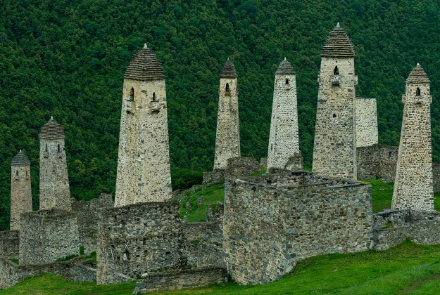 Записаться на увлекательную экскурсию к Башенному комплексу Эрзи